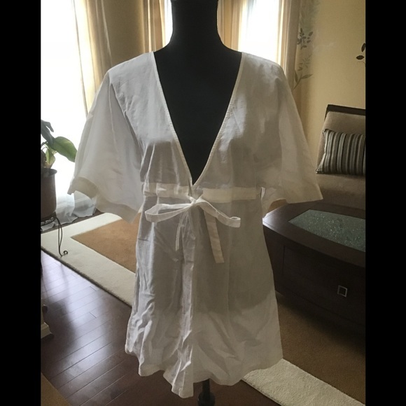 Old Navy Tops - NWOT White Plunge Blouse